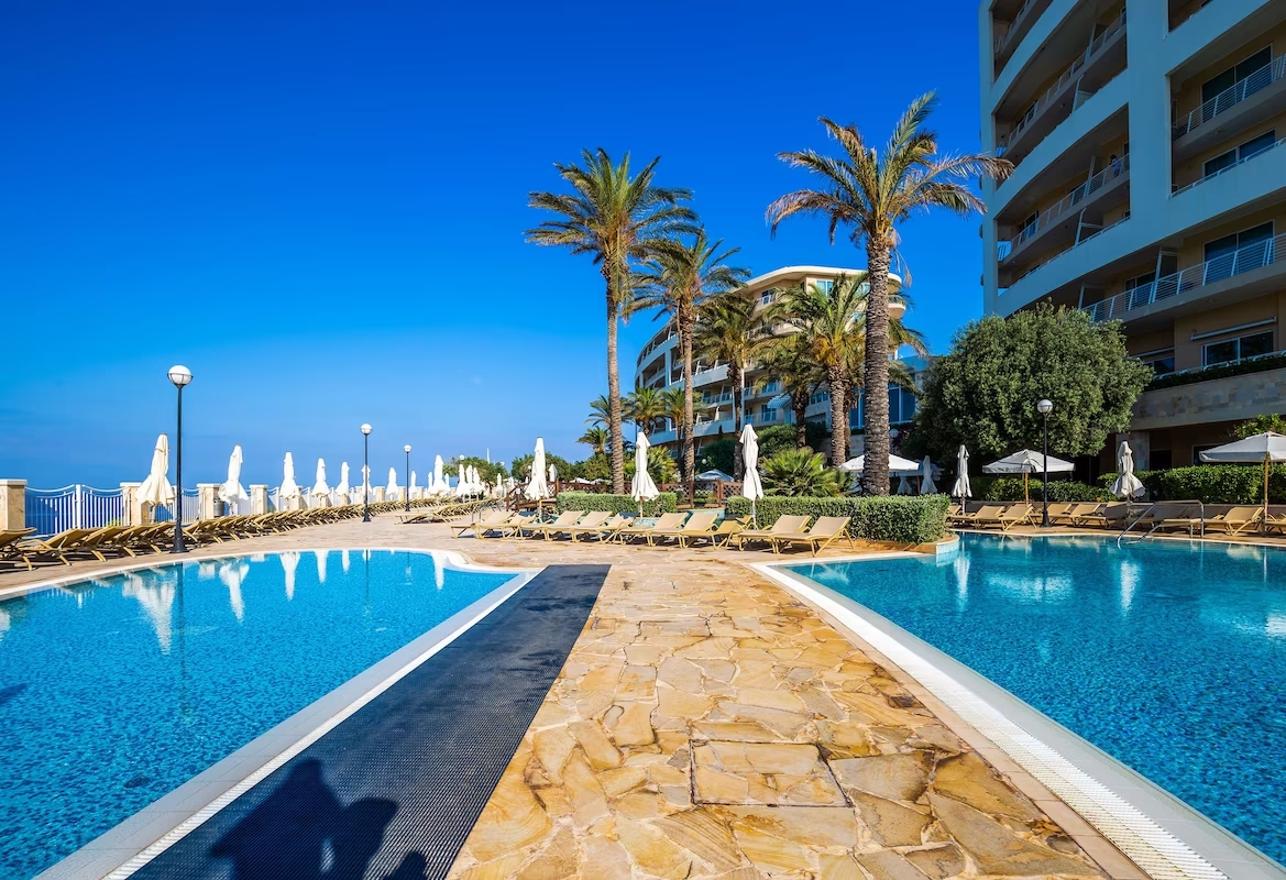 Radisson Blu Golden Sands Resort-Bazeni.jpg