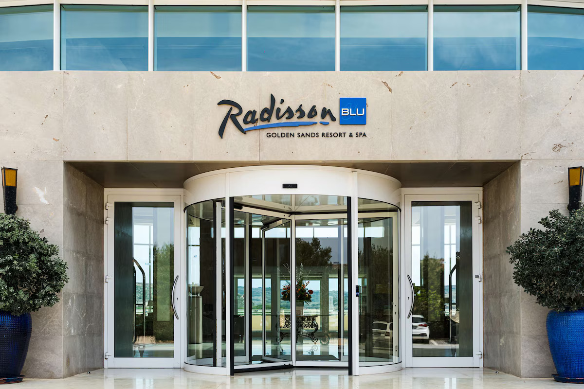 Radisson Blu Golden Sands Resort-Ulaz u hotel.jpg