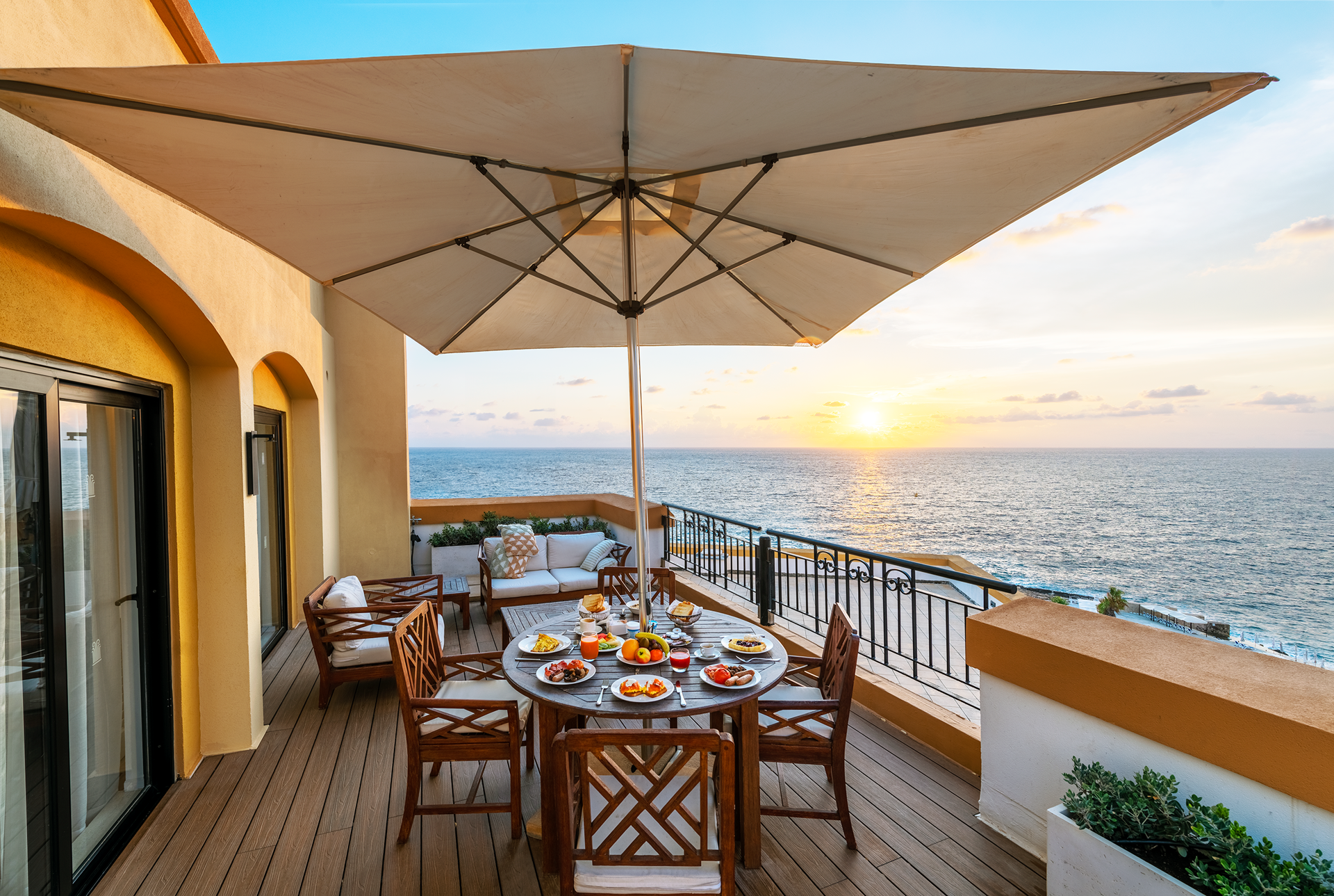Corinthia St George's Bay-Premium suite pogled more.png