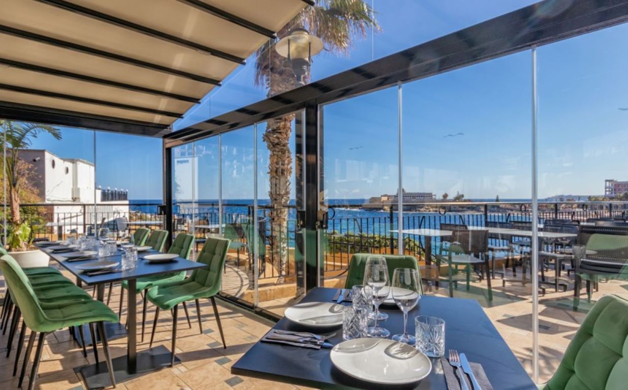 Corinthia St George's Bay-Restoran sa evropskim ukusima.jpg