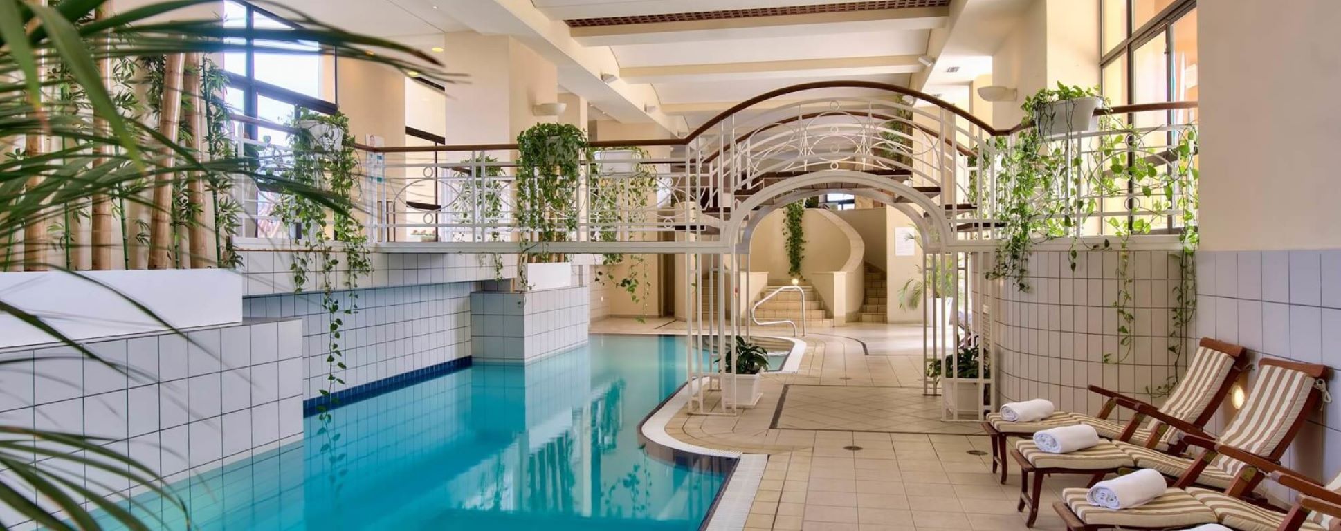 Corinthia St George's Bay-Unutrasnji bazen.jpg