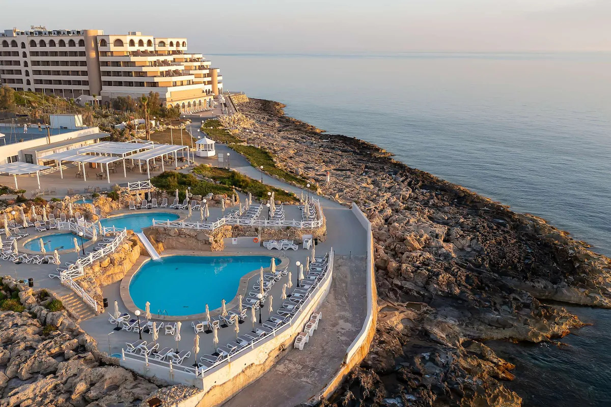 Radisson Blu St Julian's Resort-Kompleks bazena.jpg