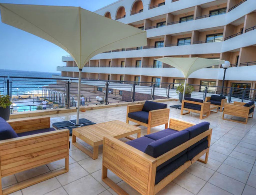 Radisson Blu St Julian's Resort-Terasa.jpg