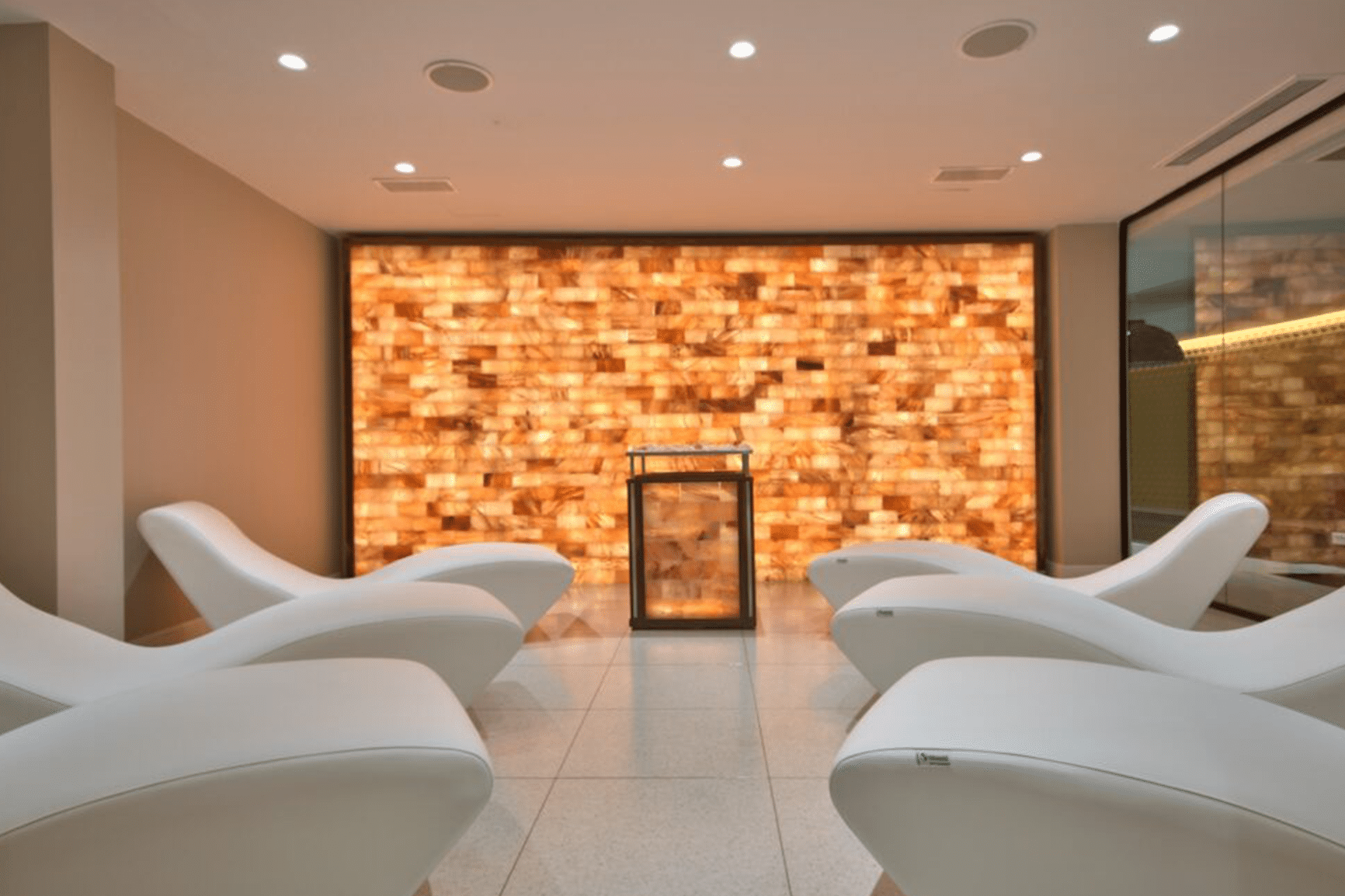 Holm Boutique and Spa-Slana soba.png
