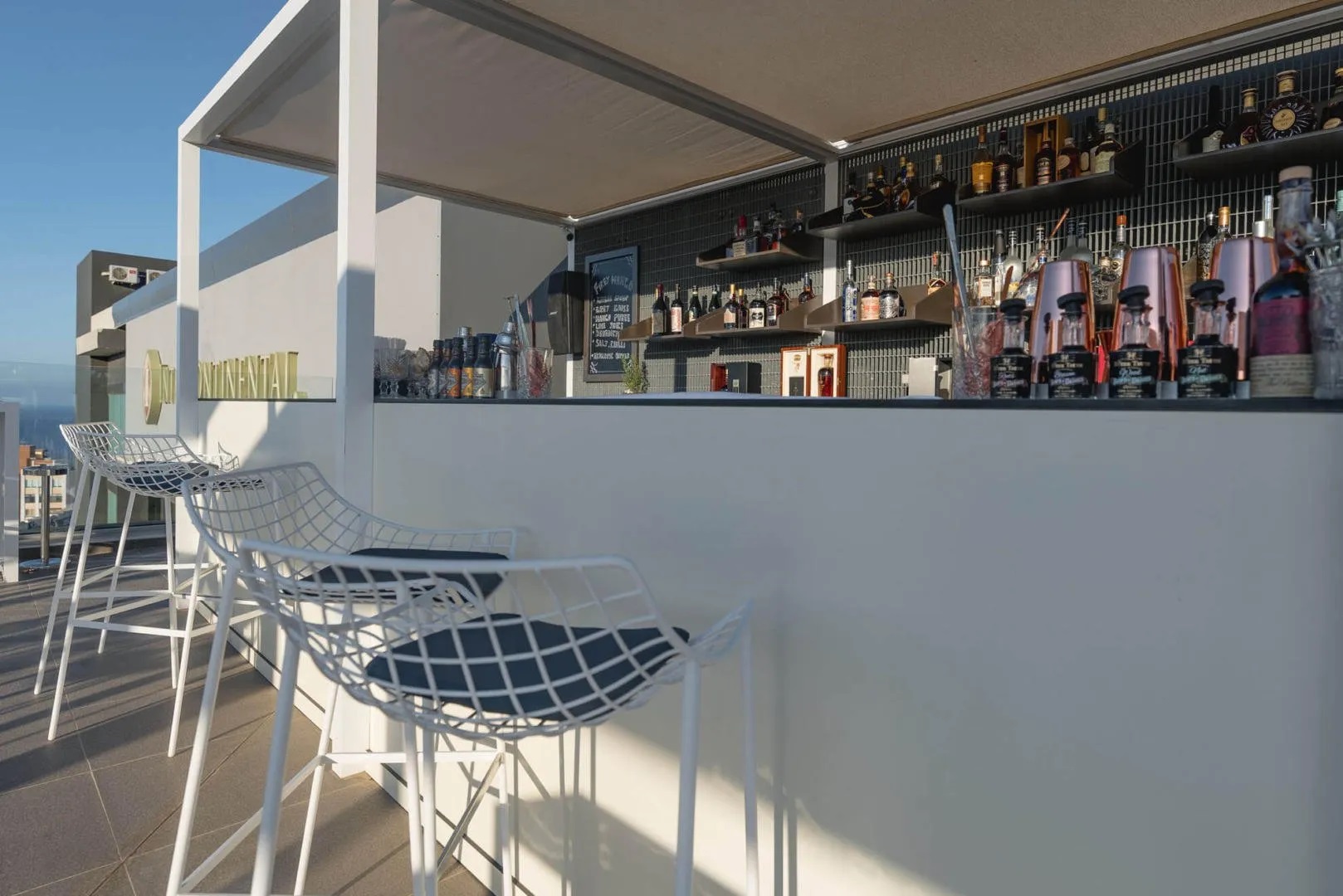 InterContinental Malta-Bar na krovu.jpg