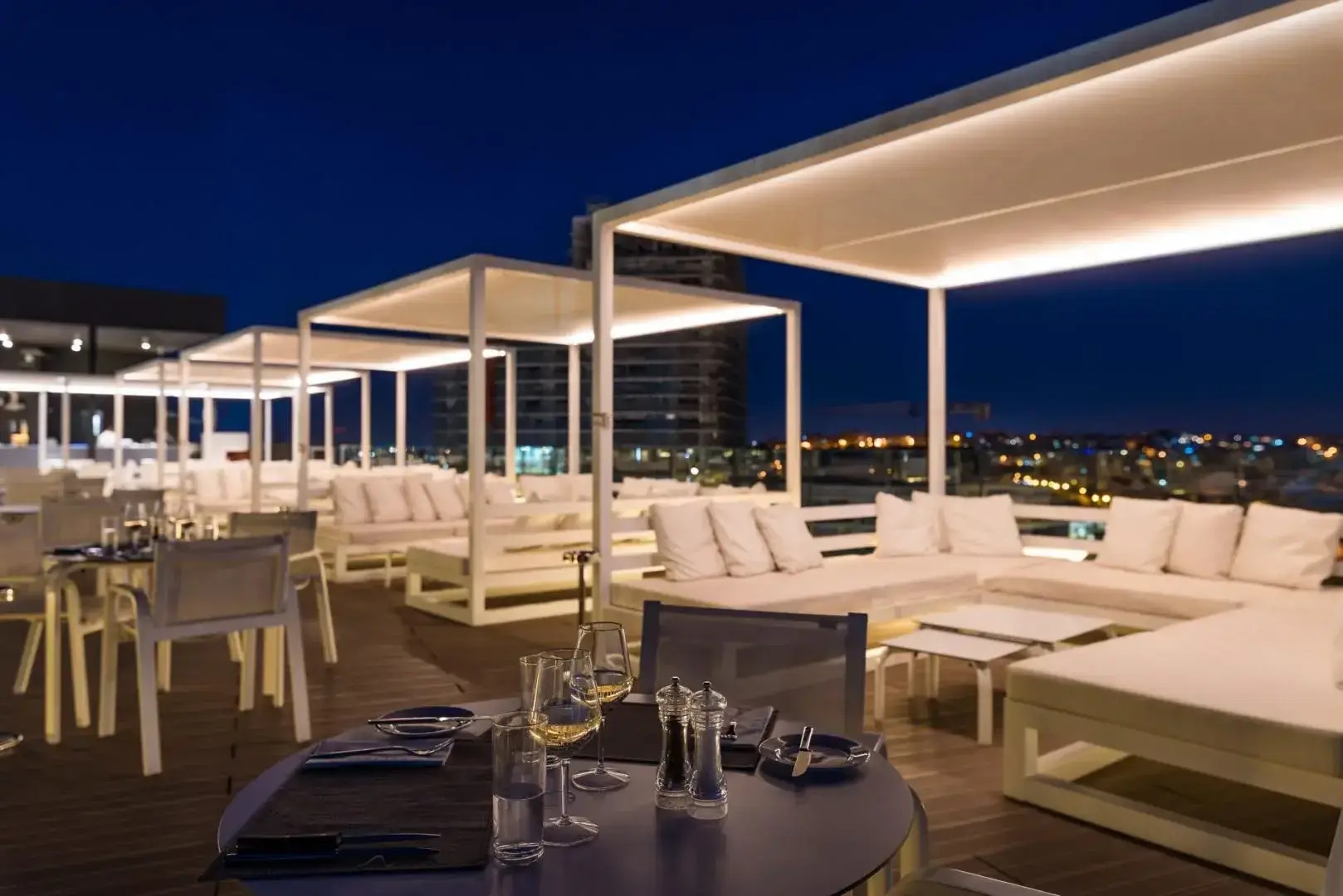 InterContinental Malta-Restoran na krovu.jpg
