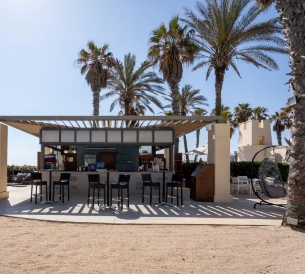 Hilton Malta-Bar pored bazena.jpg