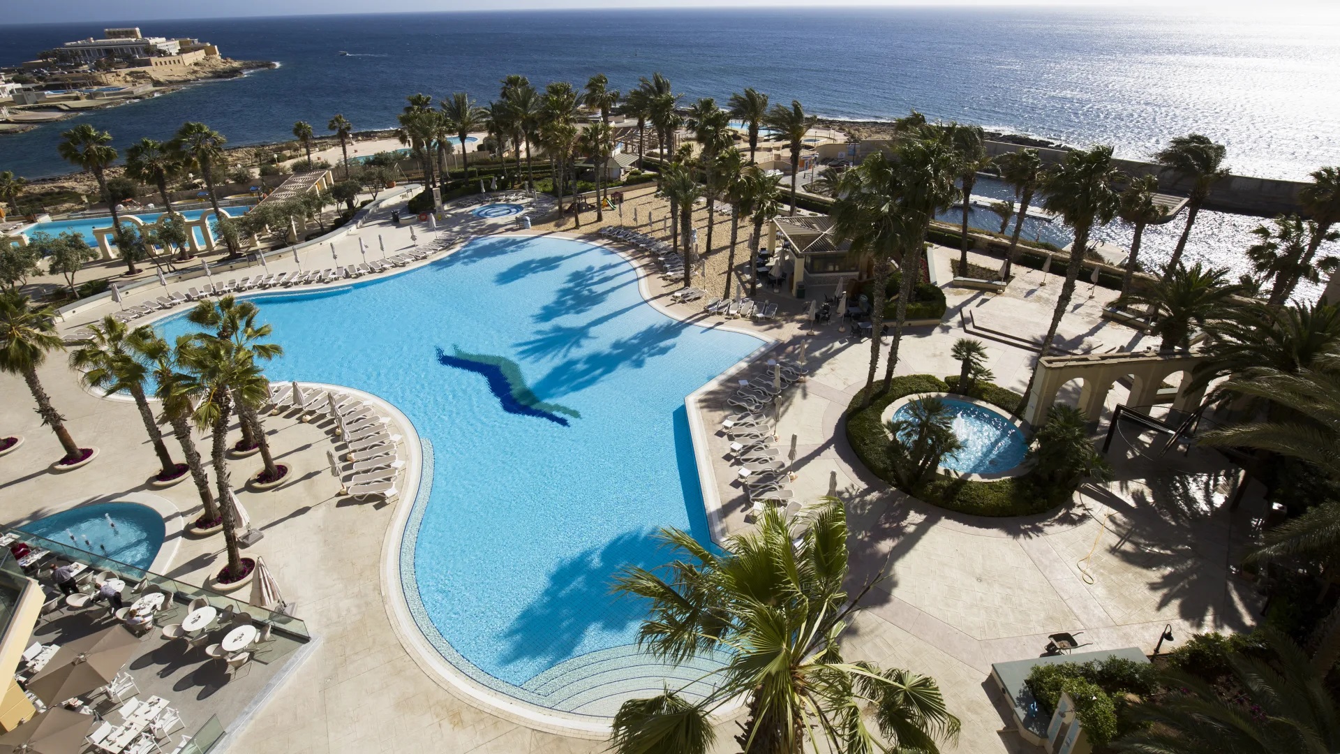 Hilton Malta-Kompleks bazena.jpg