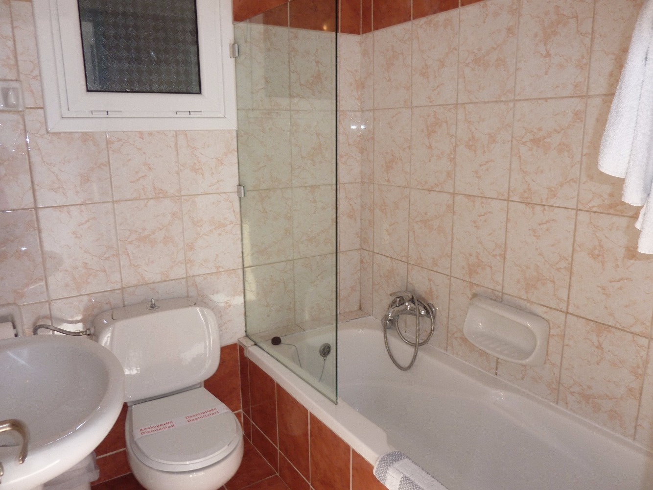 Hotel Oasis Krf main building room kupatilo.jpg