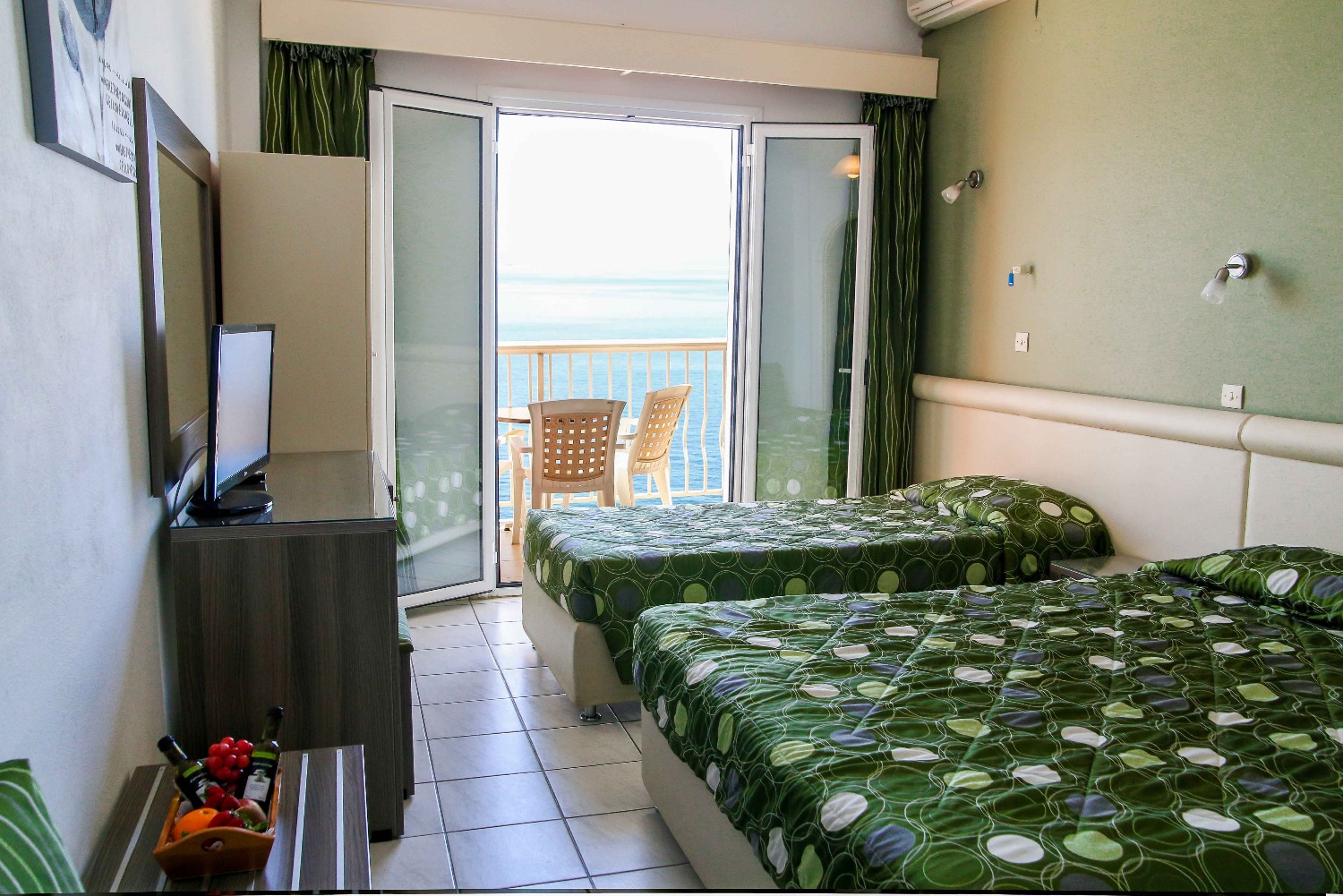 Hotel Oasis Krf main building room.jpg