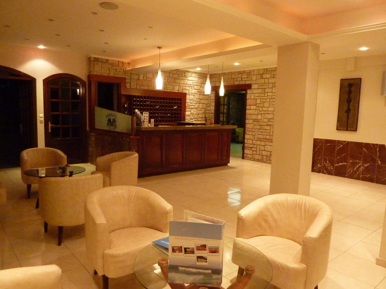 Hotel Oasis Krf recepcija i lobi.jpg