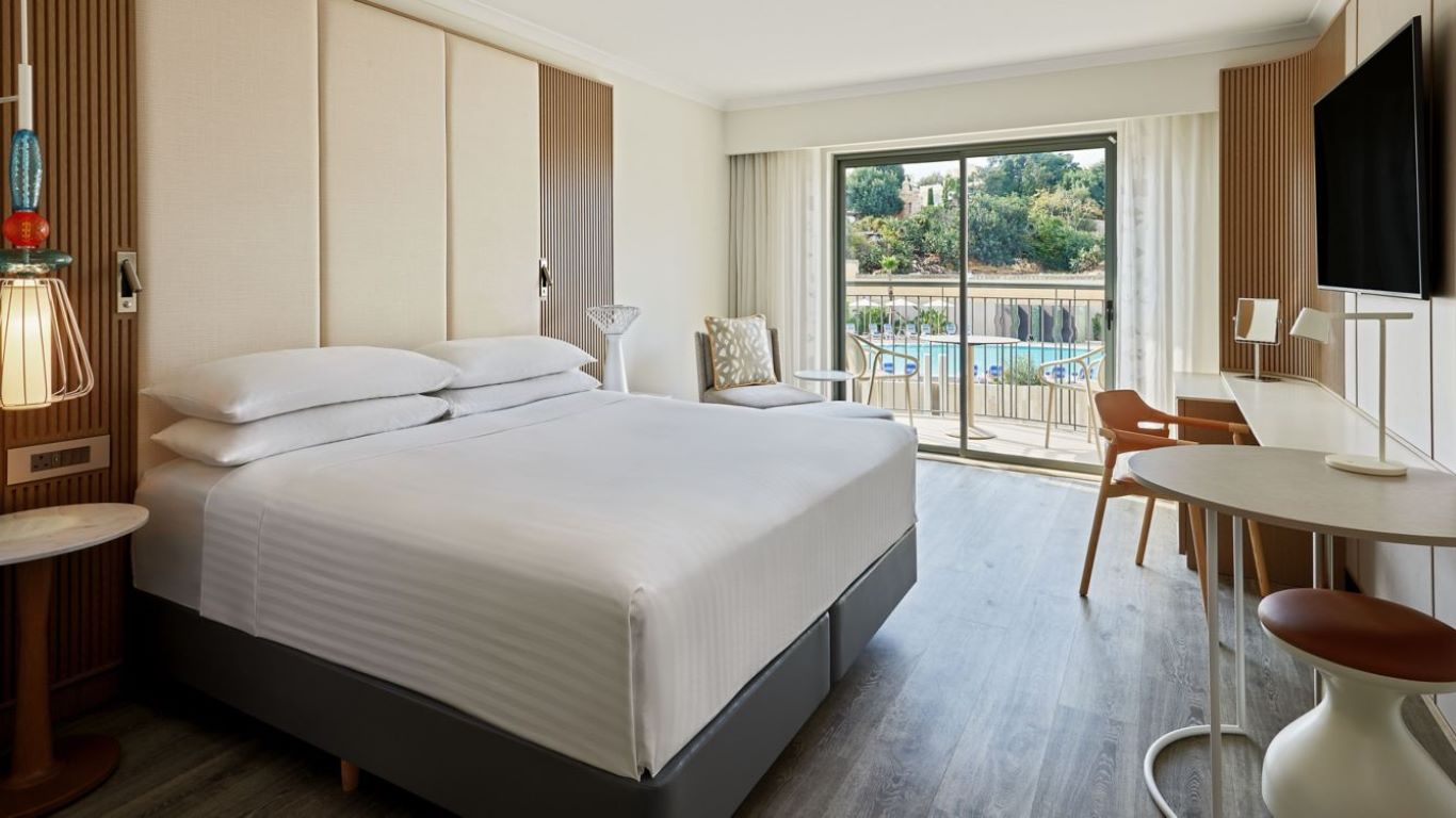 Malta Marriott Resort & Spa-Deluxe soba.jpg