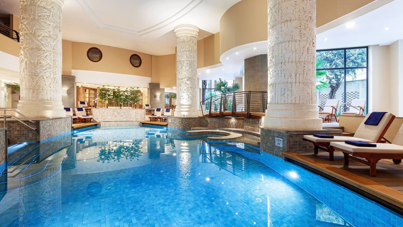 Malta Marriott Resort & Spa-Unutrasnji bazen.jpg
