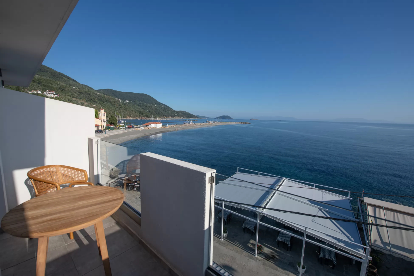 Flisvos Beachfront Apartments junior apartman balkon