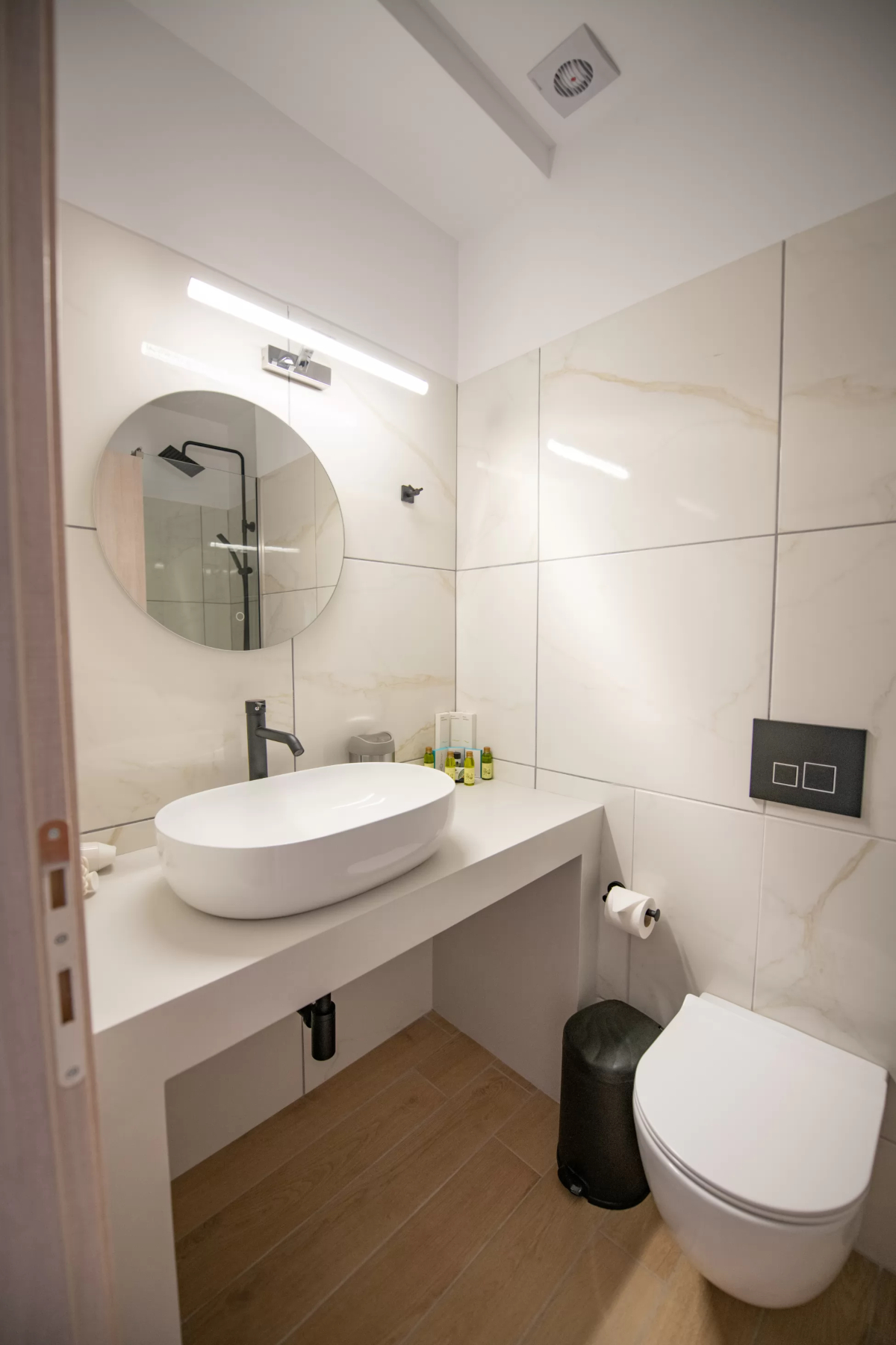 Flisvos Beachfront Apartments kupatilo