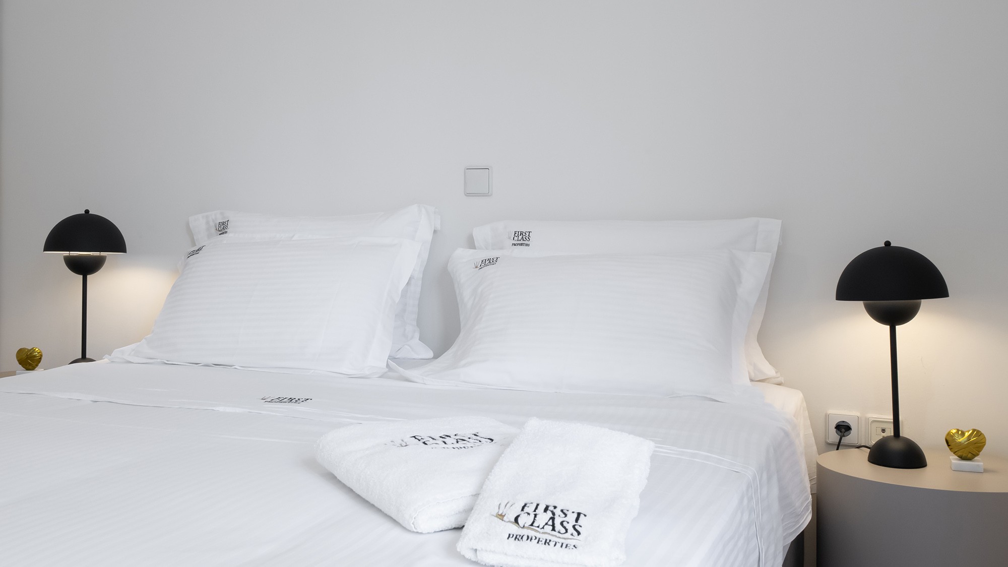 Vouliagmeni Honeymoon Suite spavaća soba