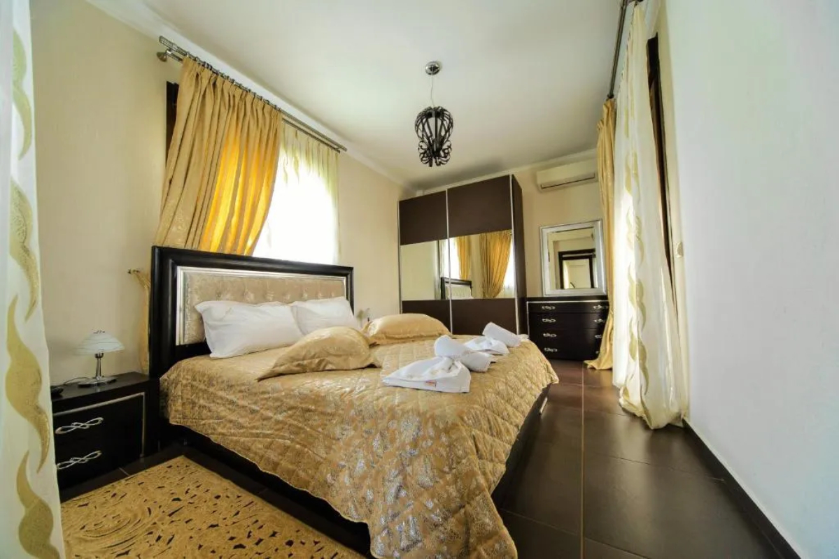 Villas Hanioti spavaća soba.jpg
