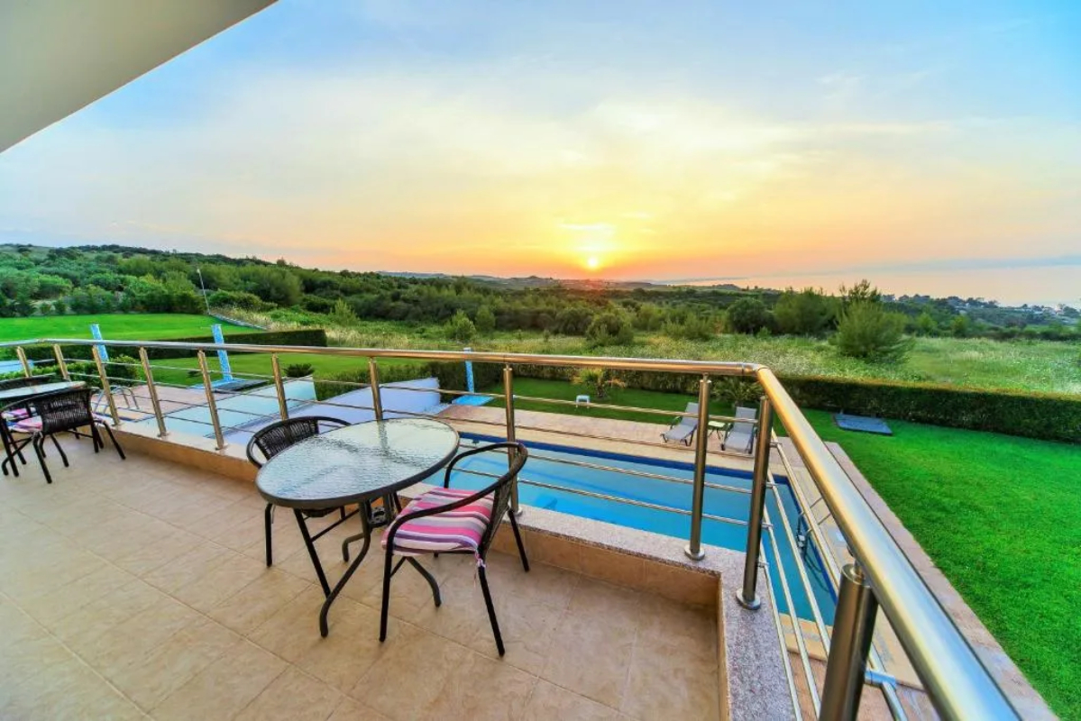Villas Hanioti terasa.jpg