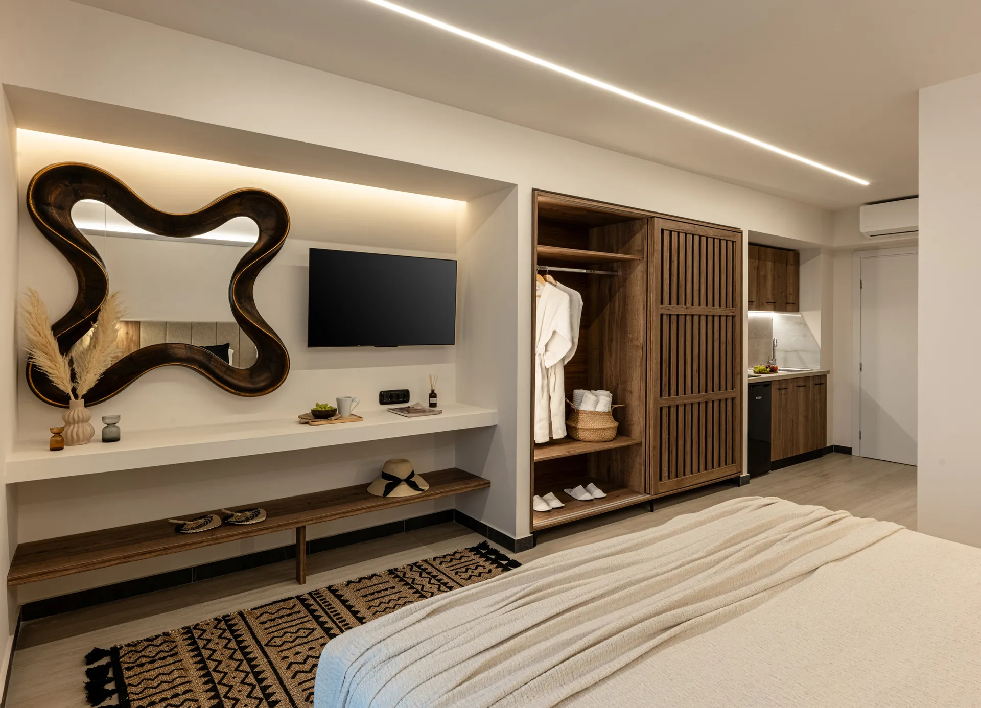 Serenity Suites soba.jpg