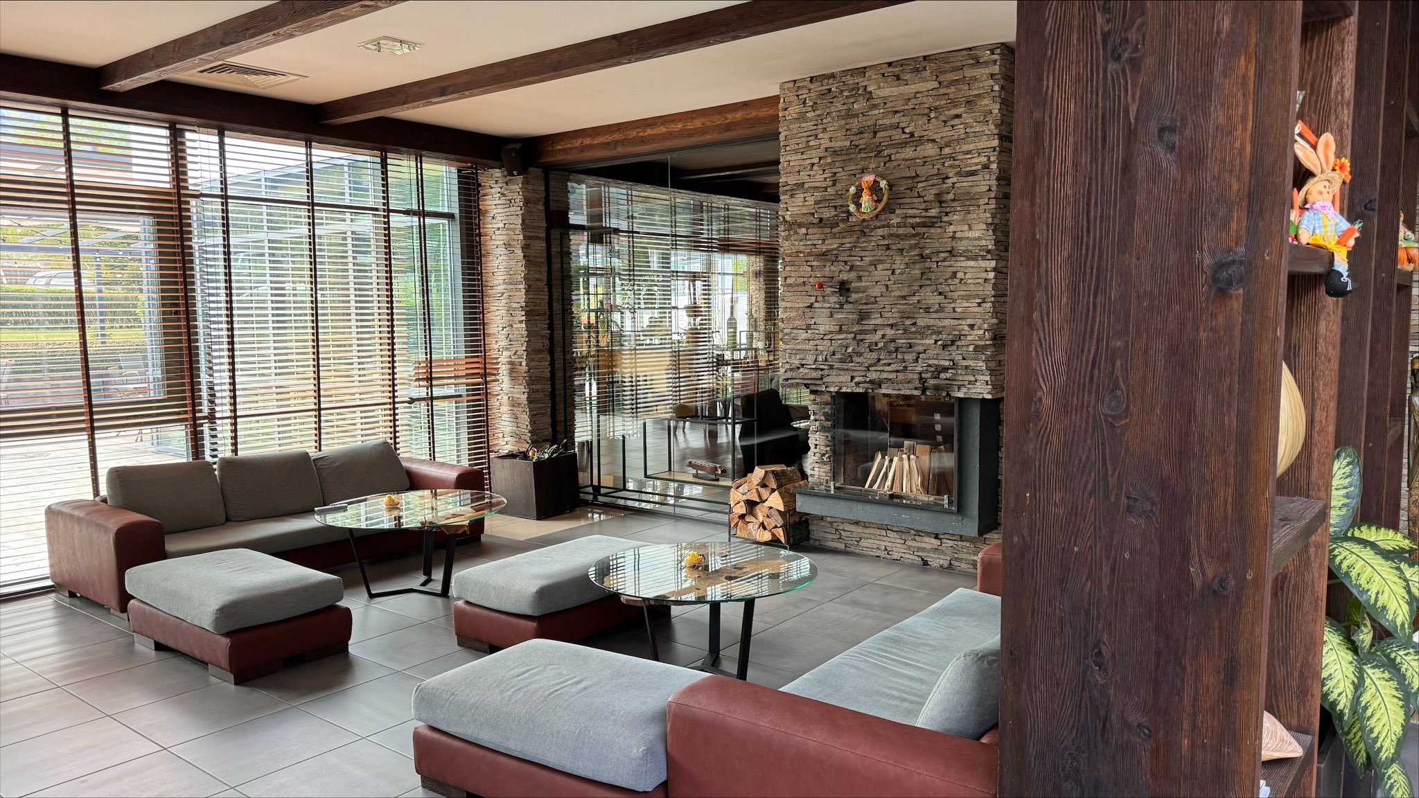 Local Stay-Enterijer hotela.jpg