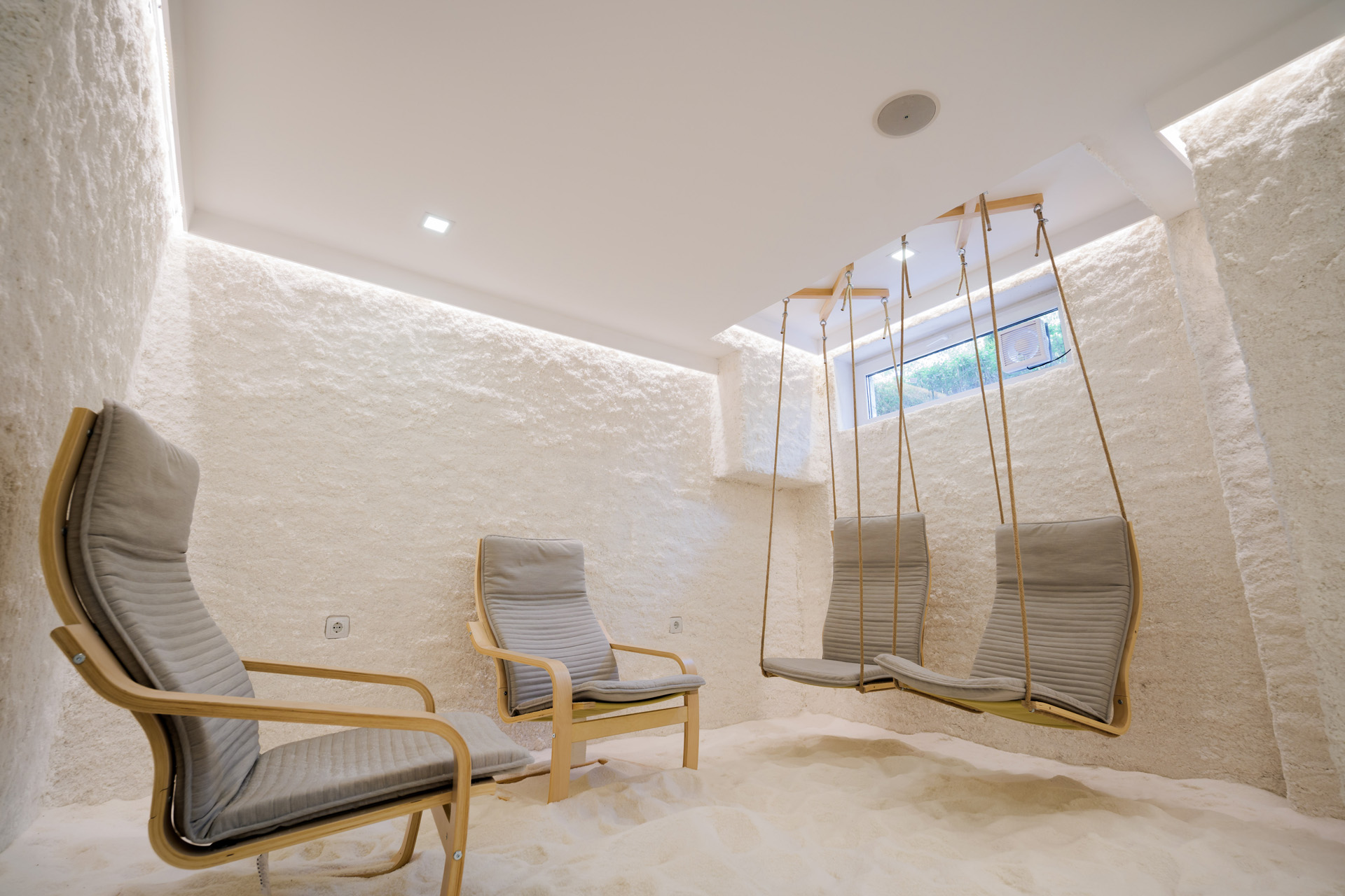 Local Stay-Slana soba.jpg