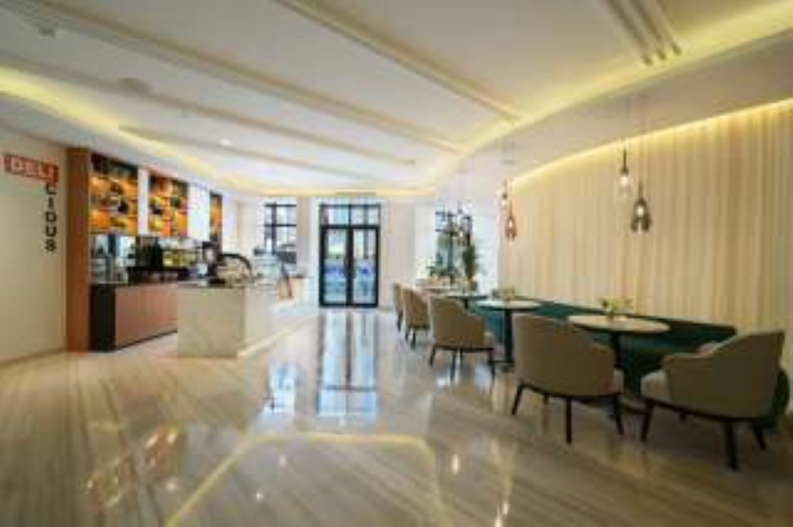 Arabian Park Dubai-Bar.jpg