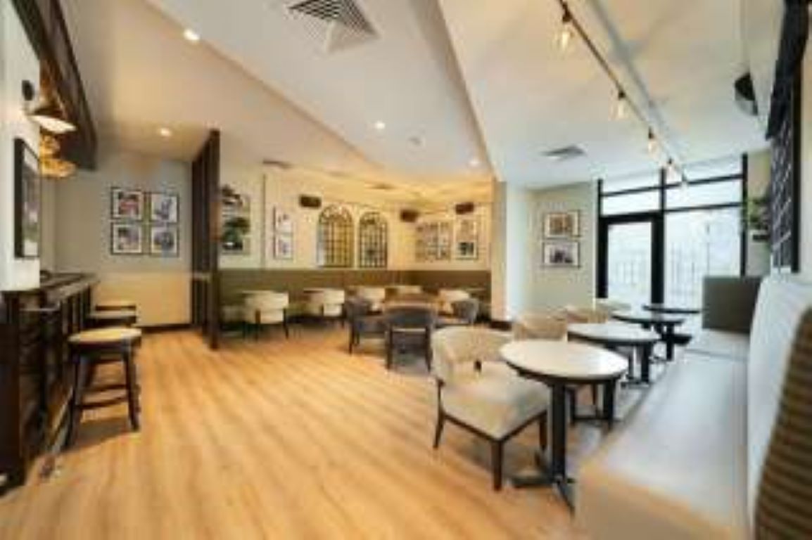 Arabian Park Dubai-Cheers pub.jpg
