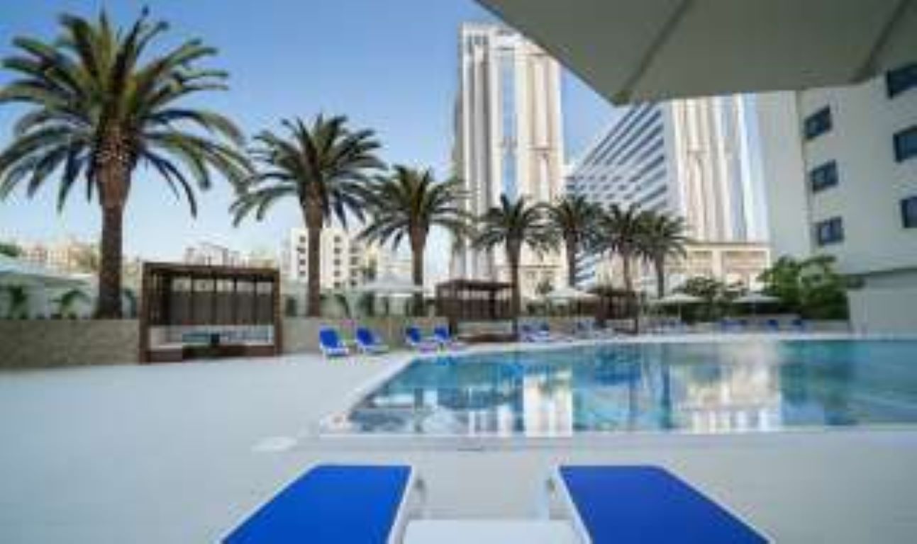 Arabian Park Dubai-Spoljasnji bazen.jpg