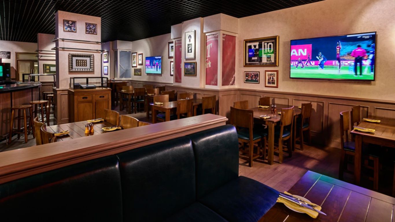 The Heritage Hotel-Sportski bar.jpg