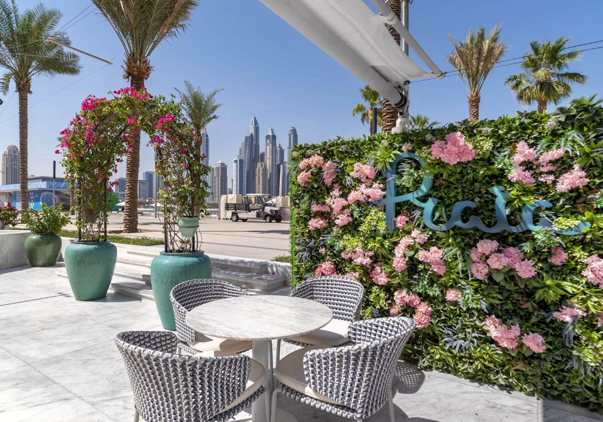 Five Palm Jumeirah Hotel-Bar na plazi.jpg