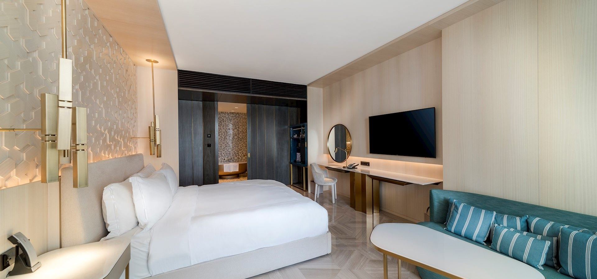 Five Palm Jumeirah Hotel-Superior soba.jpg