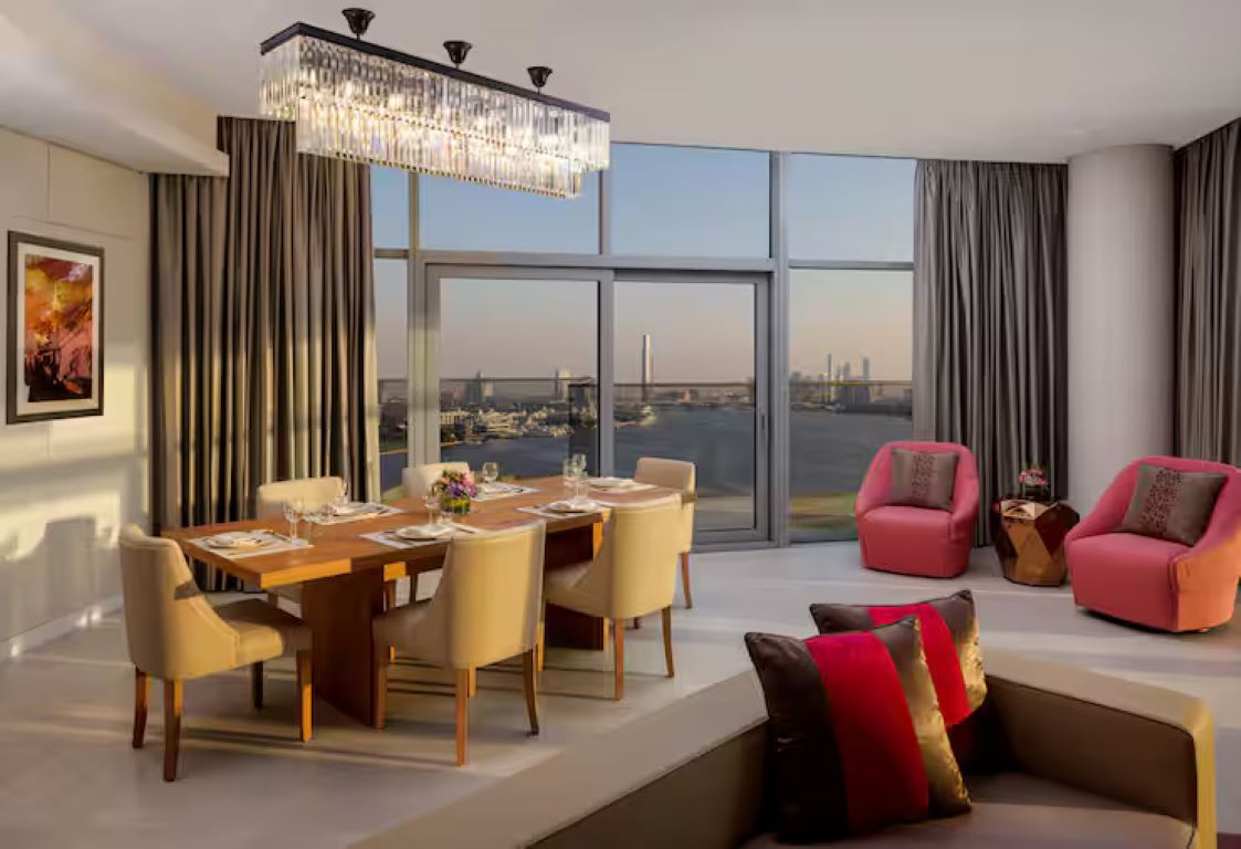 Hilton Dubai Creek Hotel & Residences-Dvosoban apartman terasa.jpg