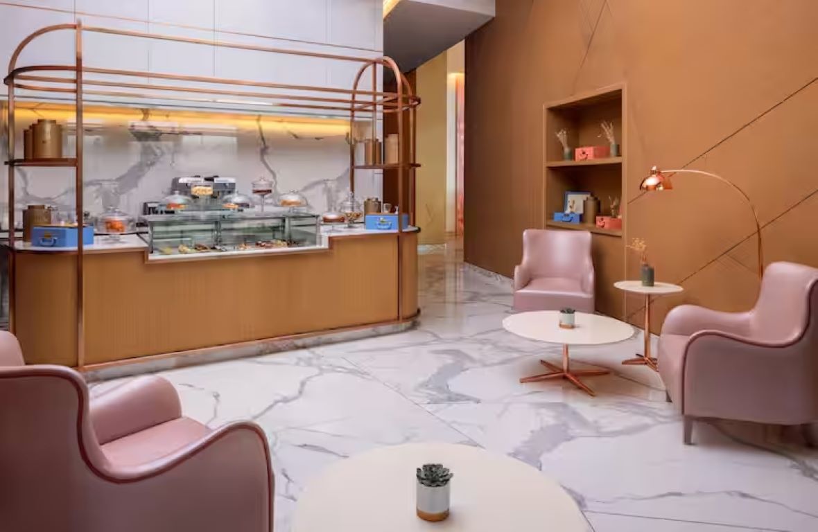 Hilton Dubai Creek Hotel & Residences-Kafe bar.jpg