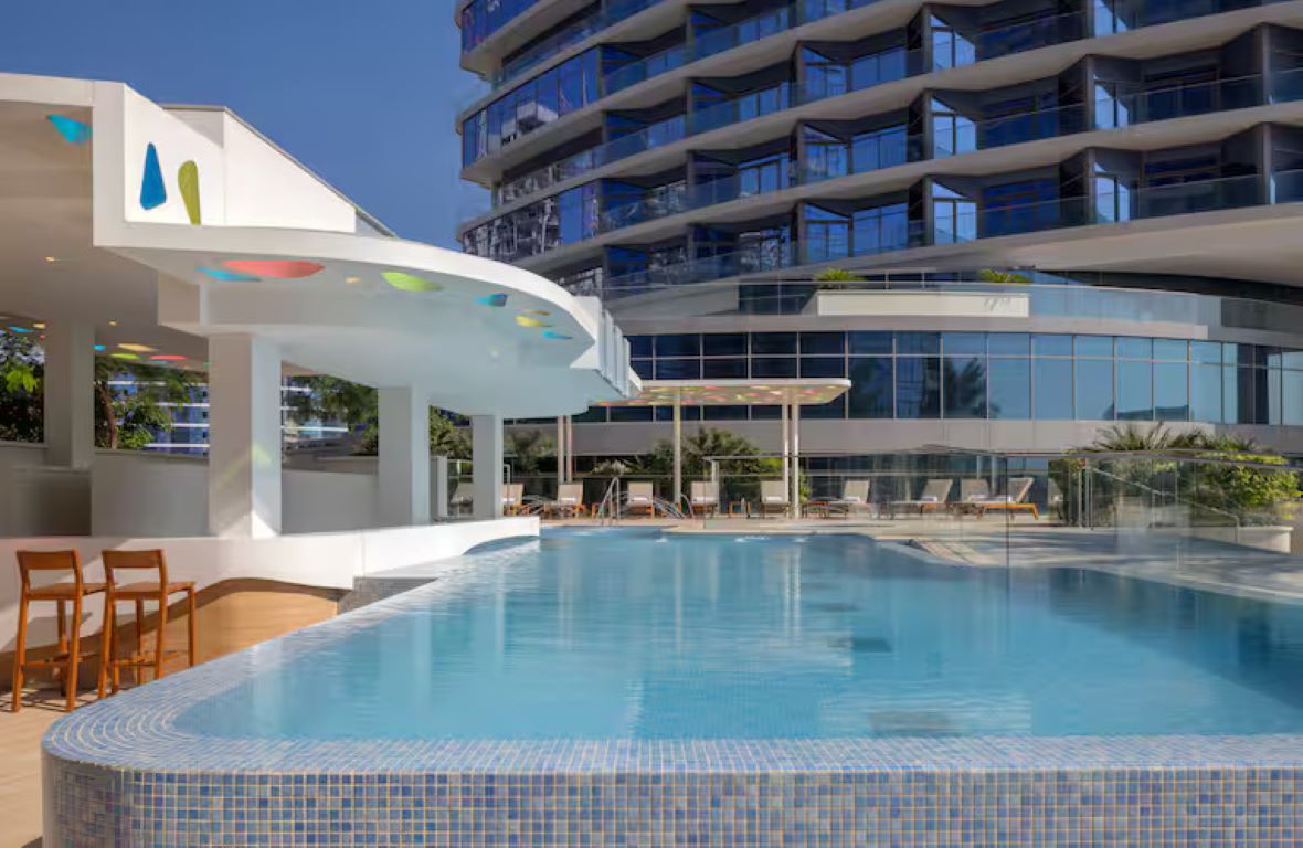 Hilton Dubai Creek Hotel & Residences-Spoljasnji bazen.jpg