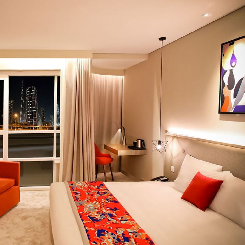 Hotel Leva Mazaya Centre Dubai-Burz Kalifa soba.jpg