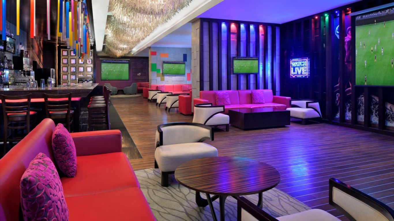 Marriott Hotel Al Jaddaf-Sportski bar.jpg