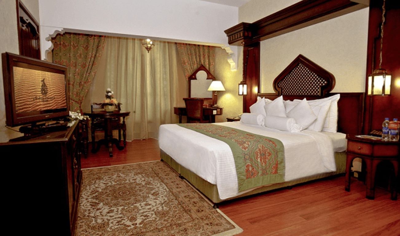 Arabian Courtyard Hotel & Spa-Classic soba.jpg