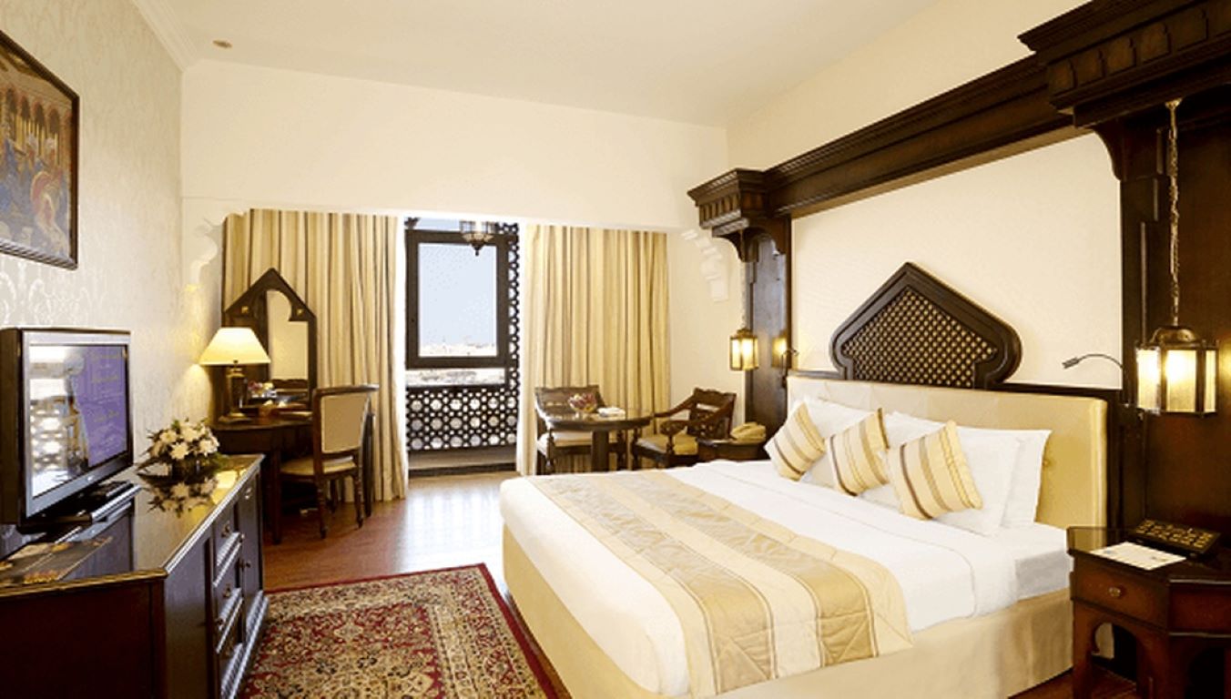 Arabian Courtyard Hotel & Spa-Executive soba.jpg