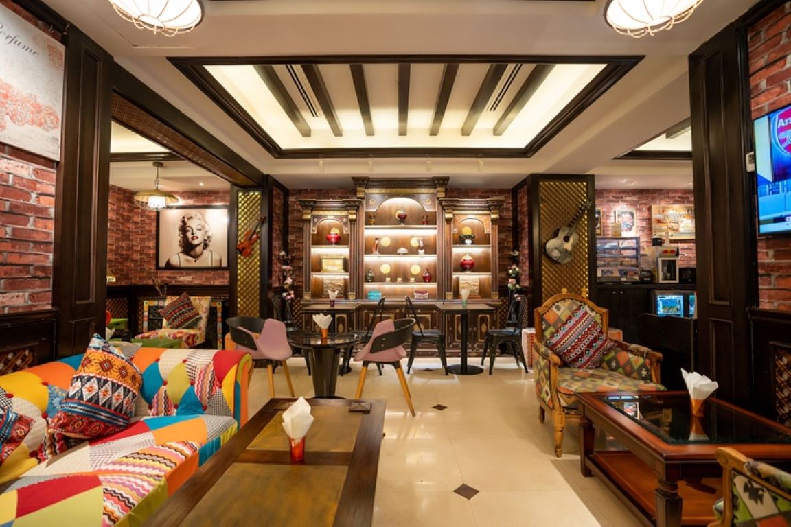 Arabian Courtyard Hotel & Spa-Kafe bar.jpg