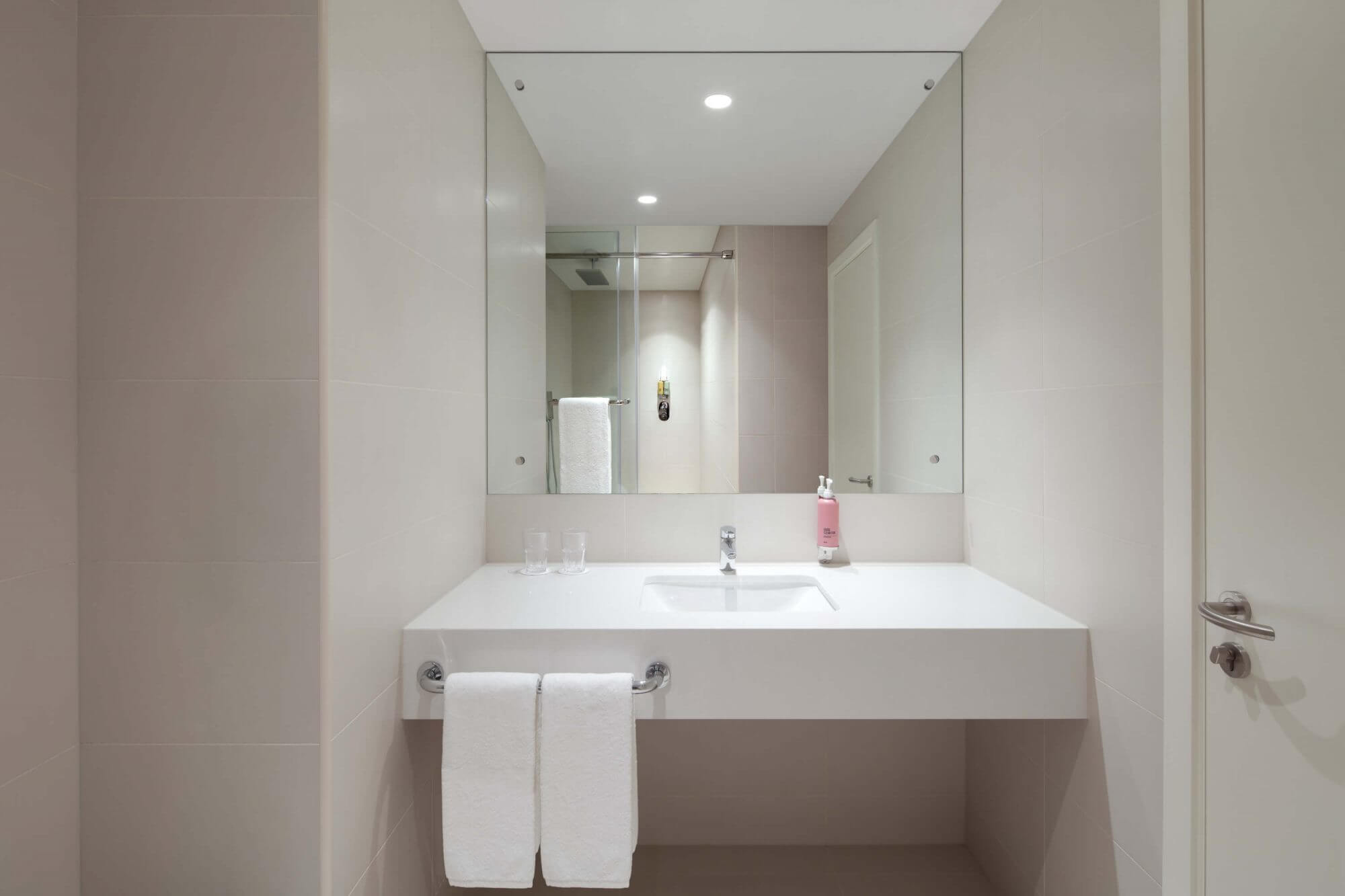 Rove At The Park Hotel-Kupatilo.jpg