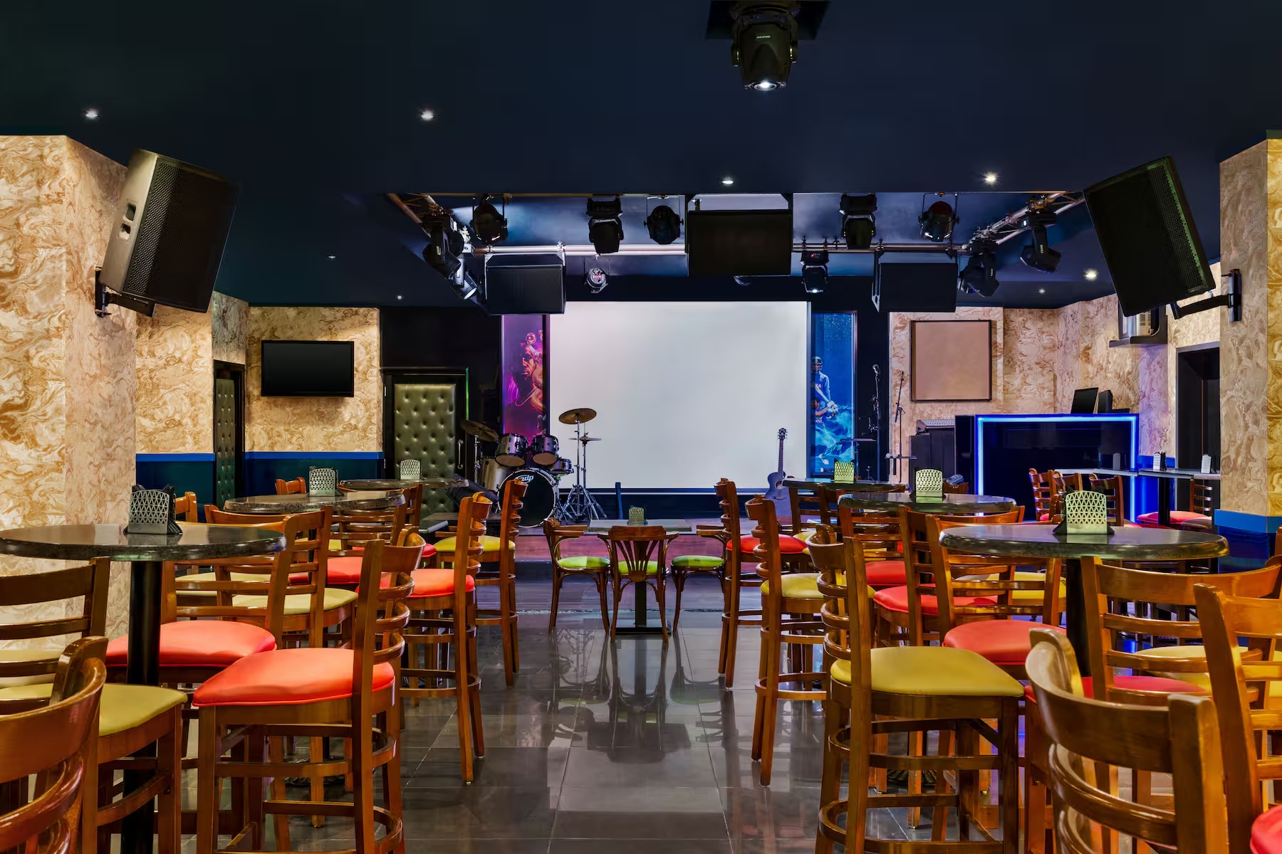 La Quinta by Wyndham Dubai Jumeirah-Bar.jpg