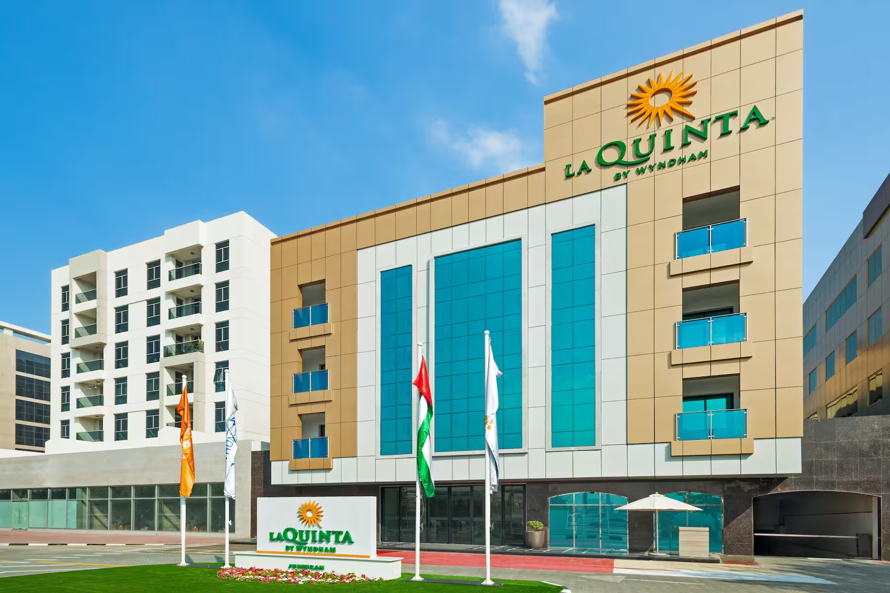 La Quinta by Wyndham Dubai Jumeirah-Hotle spolja.jpg