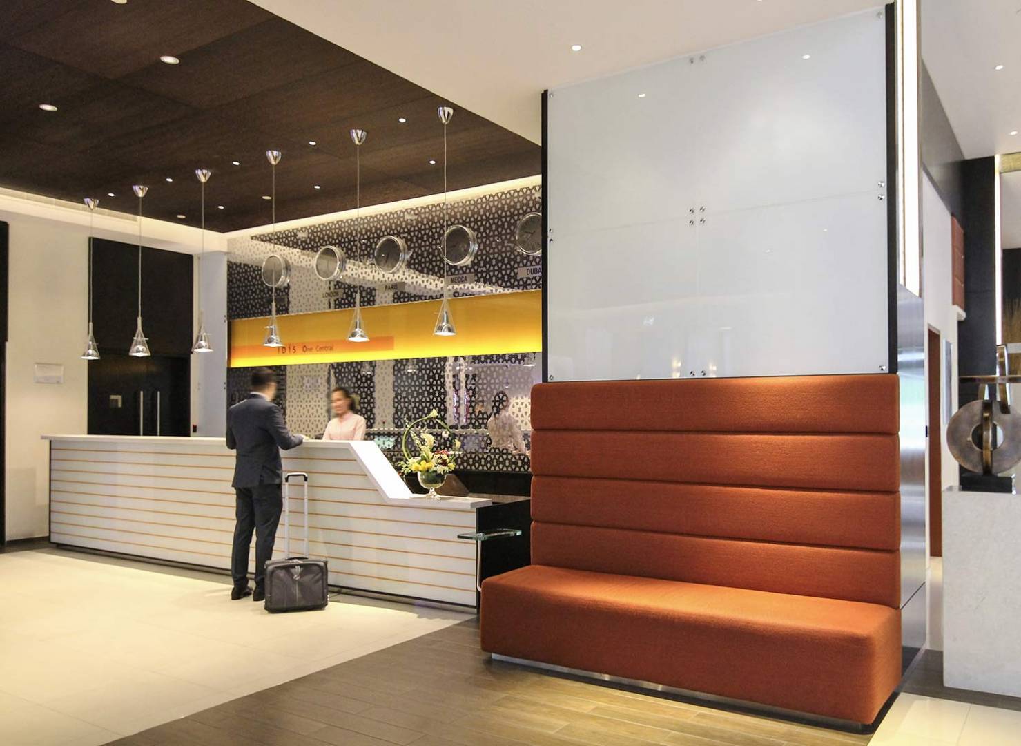 Ibis One Central Hotel-Recepcija.jpg