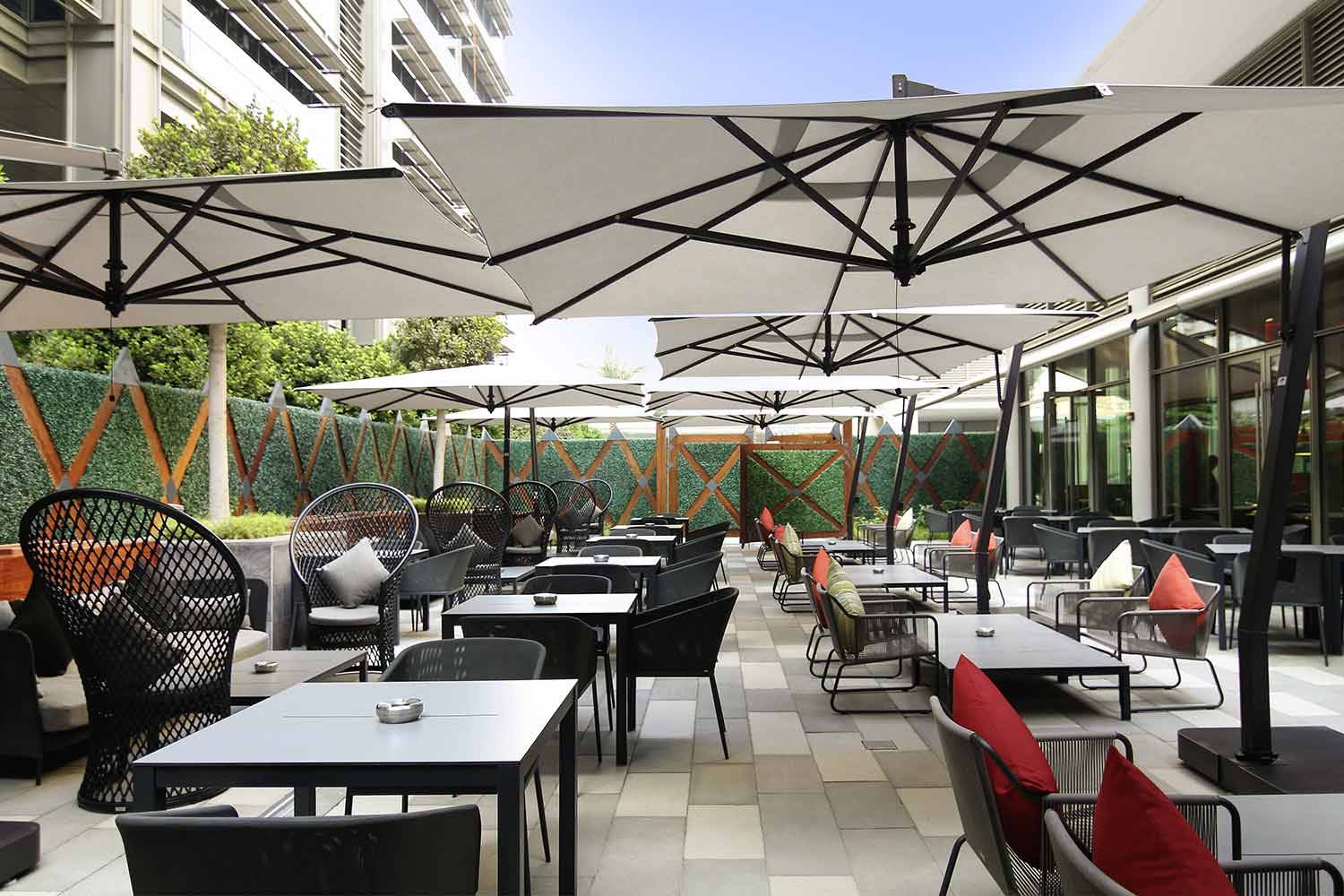 Ibis One Central Hotel-Terasa restorana.jpg