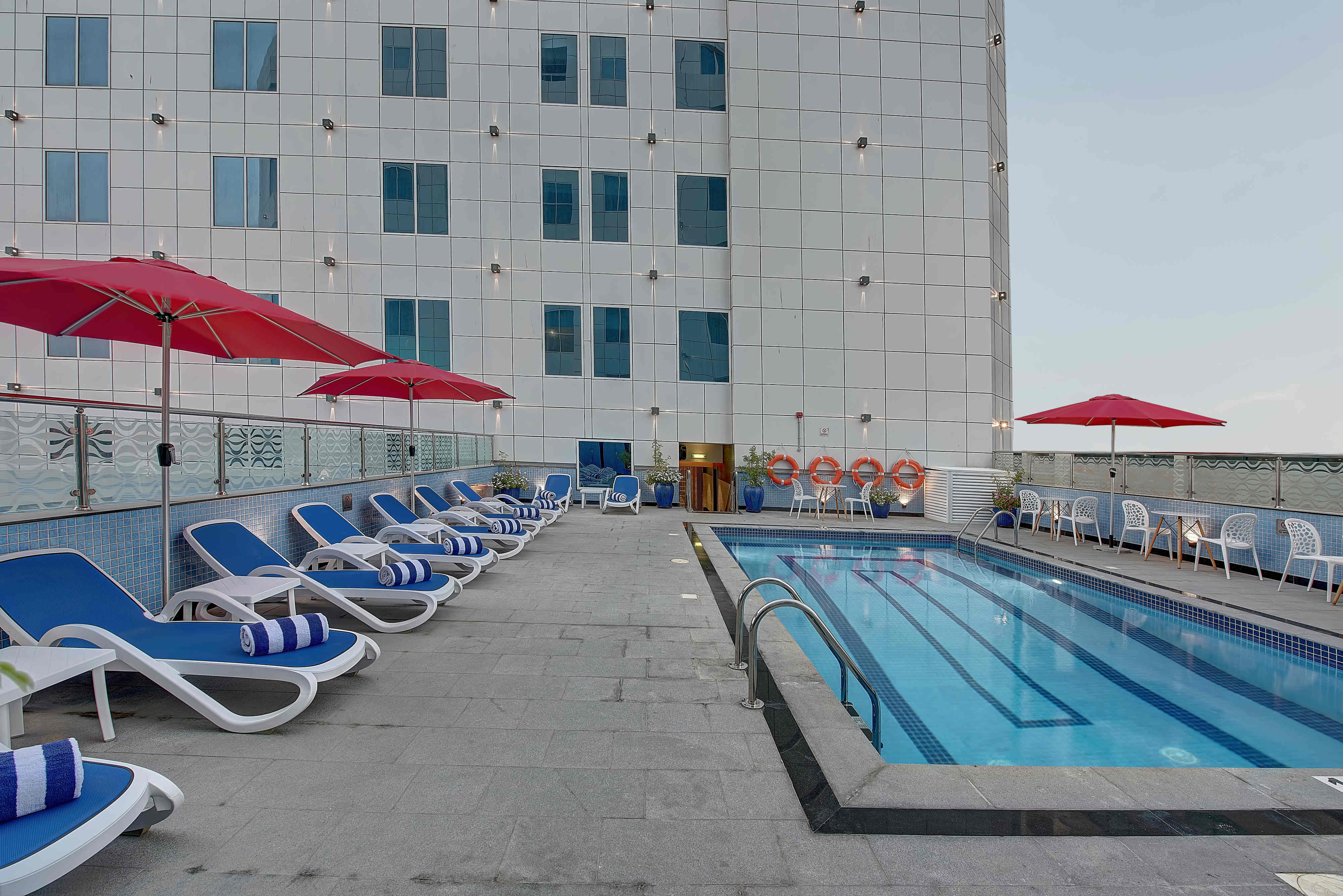 Omega Hotel-Oblast oko bazena.jpg