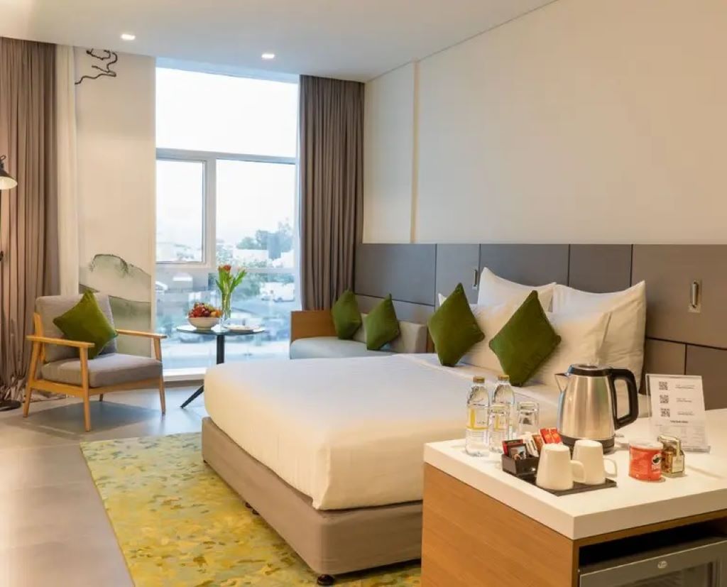 Al Khoory Courtyard Hotel-City view soba.jpg