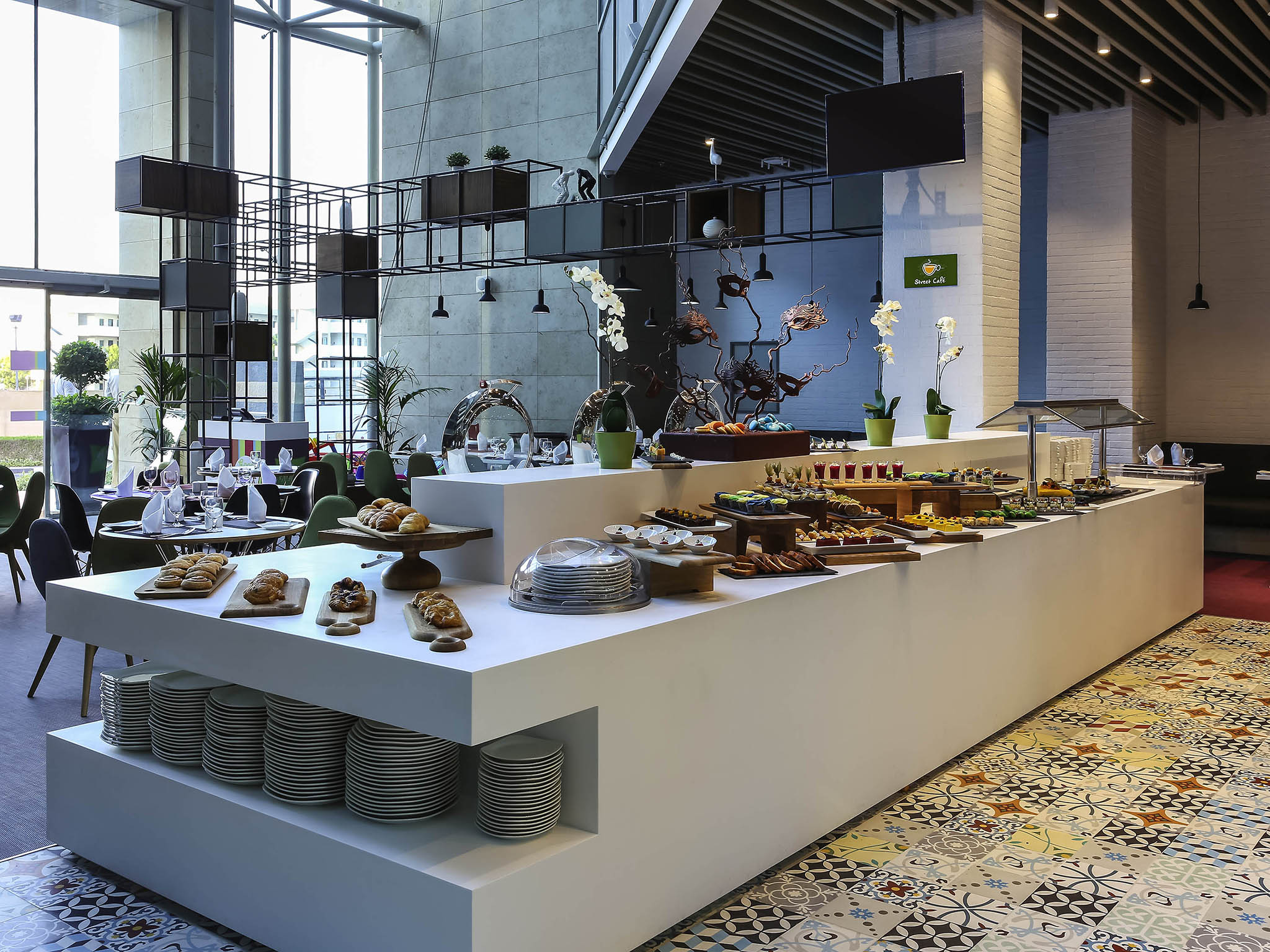 Ibis Styles Dubai Jumeira-Glavni restoran.jpg