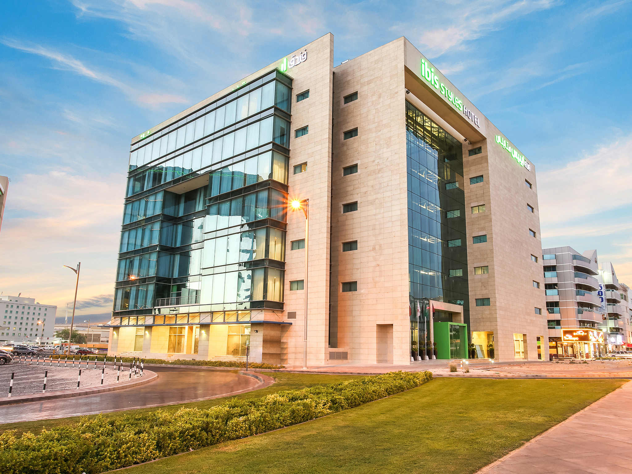Ibis Styles Dubai Jumeira-Spoljasnji izgled.jpg