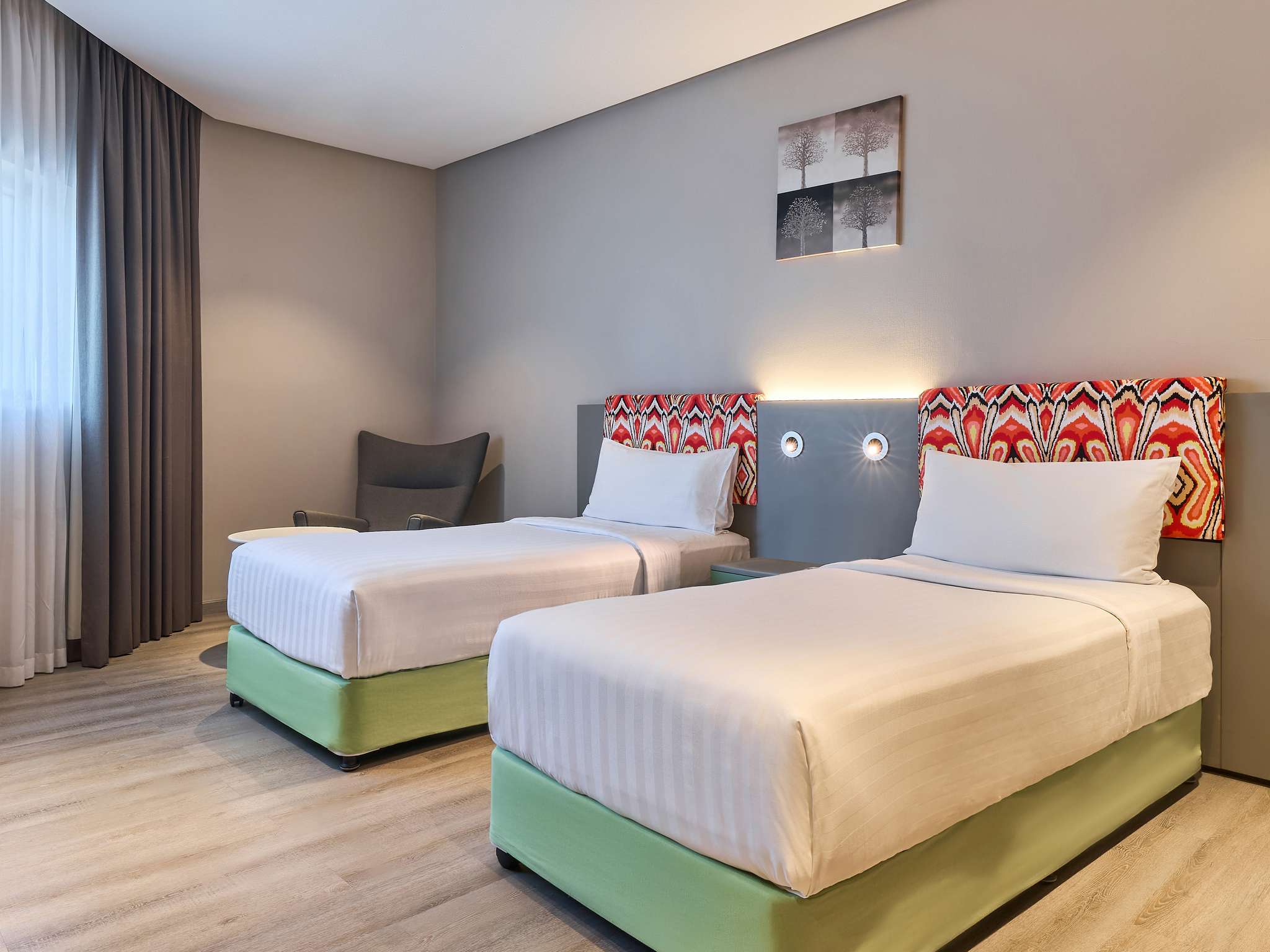 Ibis Styles Dubai Jumeira-Standardna soba odvojeni lezaji.jpg