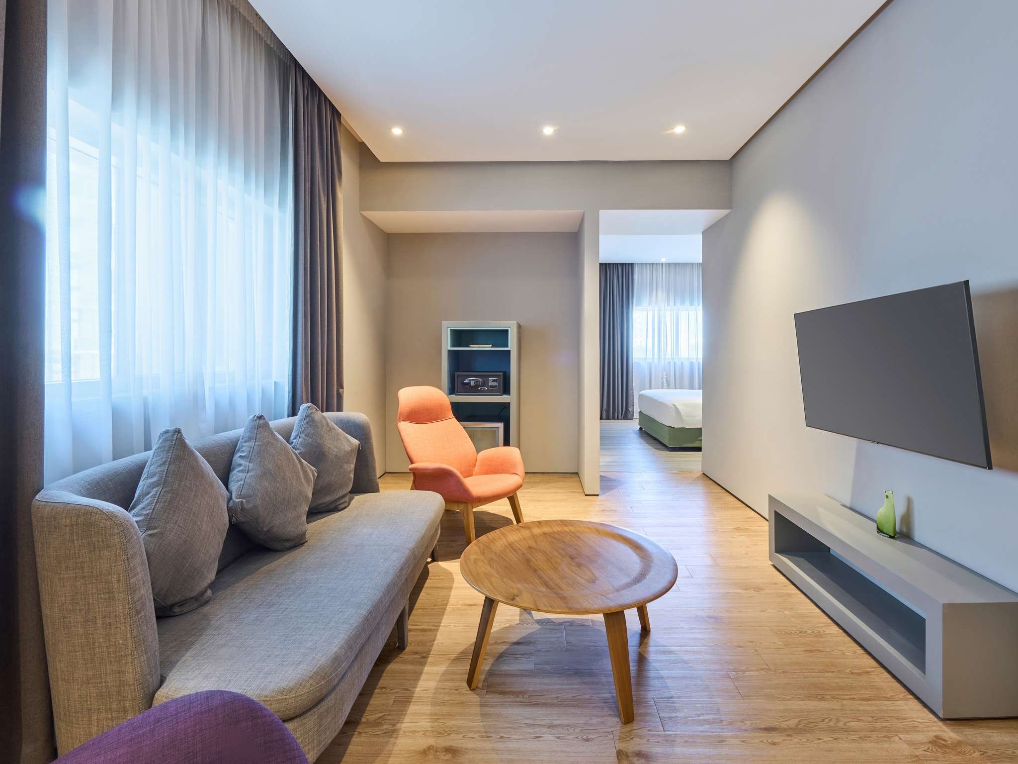 Ibis Styles Dubai Jumeira-Suite sa dodatnim lezajem.jpg